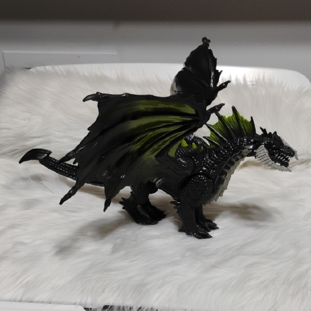 Dungeons & Dragons Rakor Majestic Black & Green Dragon Figure (XX-55) - Picture 5 of 7